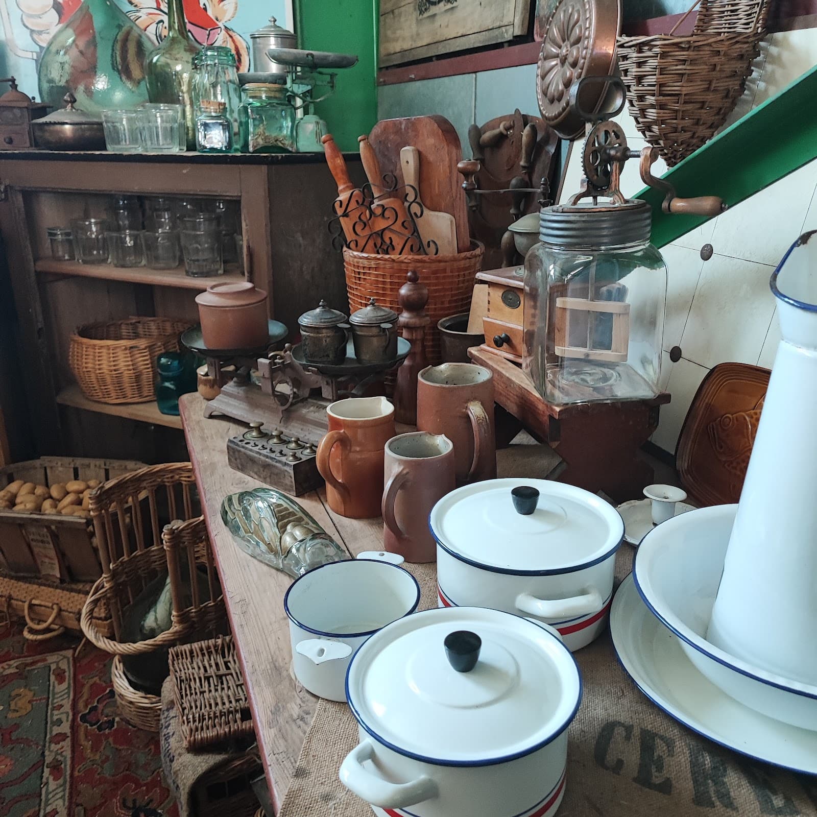 Kevin La Brocante, vintage items and event decor - 7