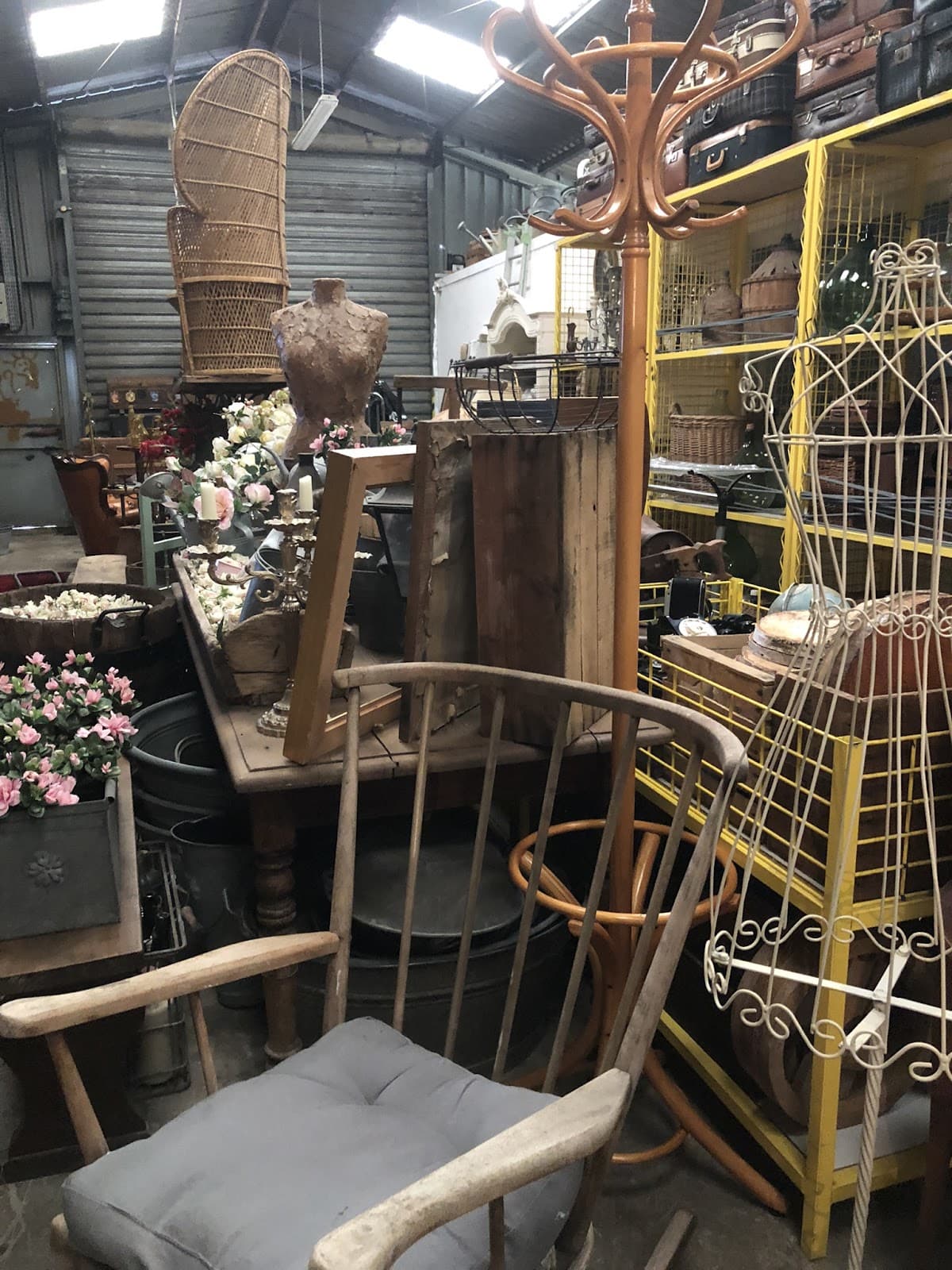 Kevin La Brocante, vintage items and event decor - 8