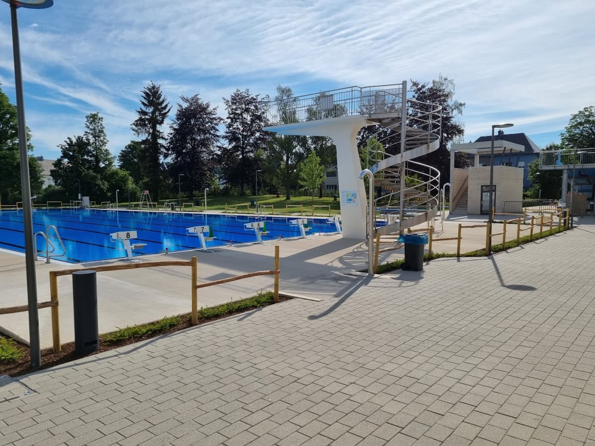 Outdoor swimming pool in Dudelange - 8