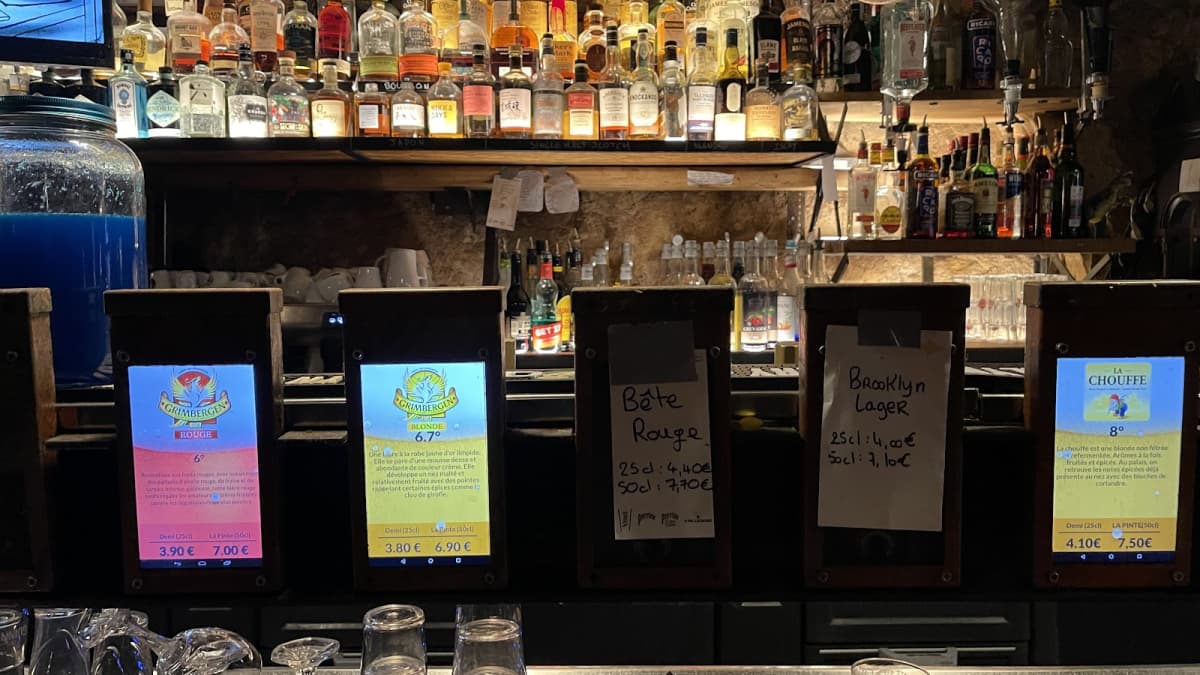 An authentic bar! - 9