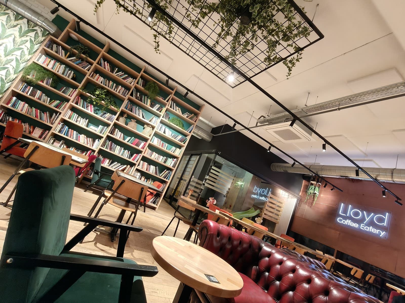 Lloyd Coffee Eatery: Trendy Coffee Shop in Luxembourg City - 7