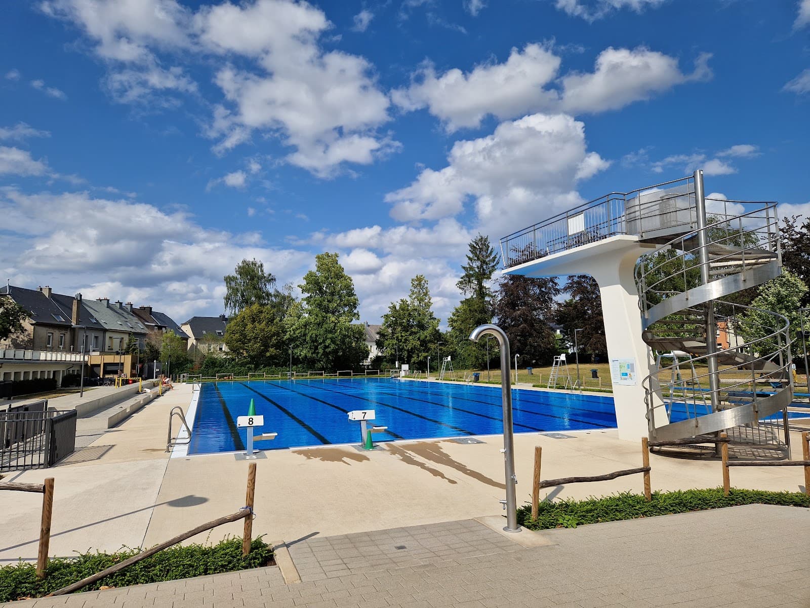 Outdoor swimming pool in Dudelange - 2