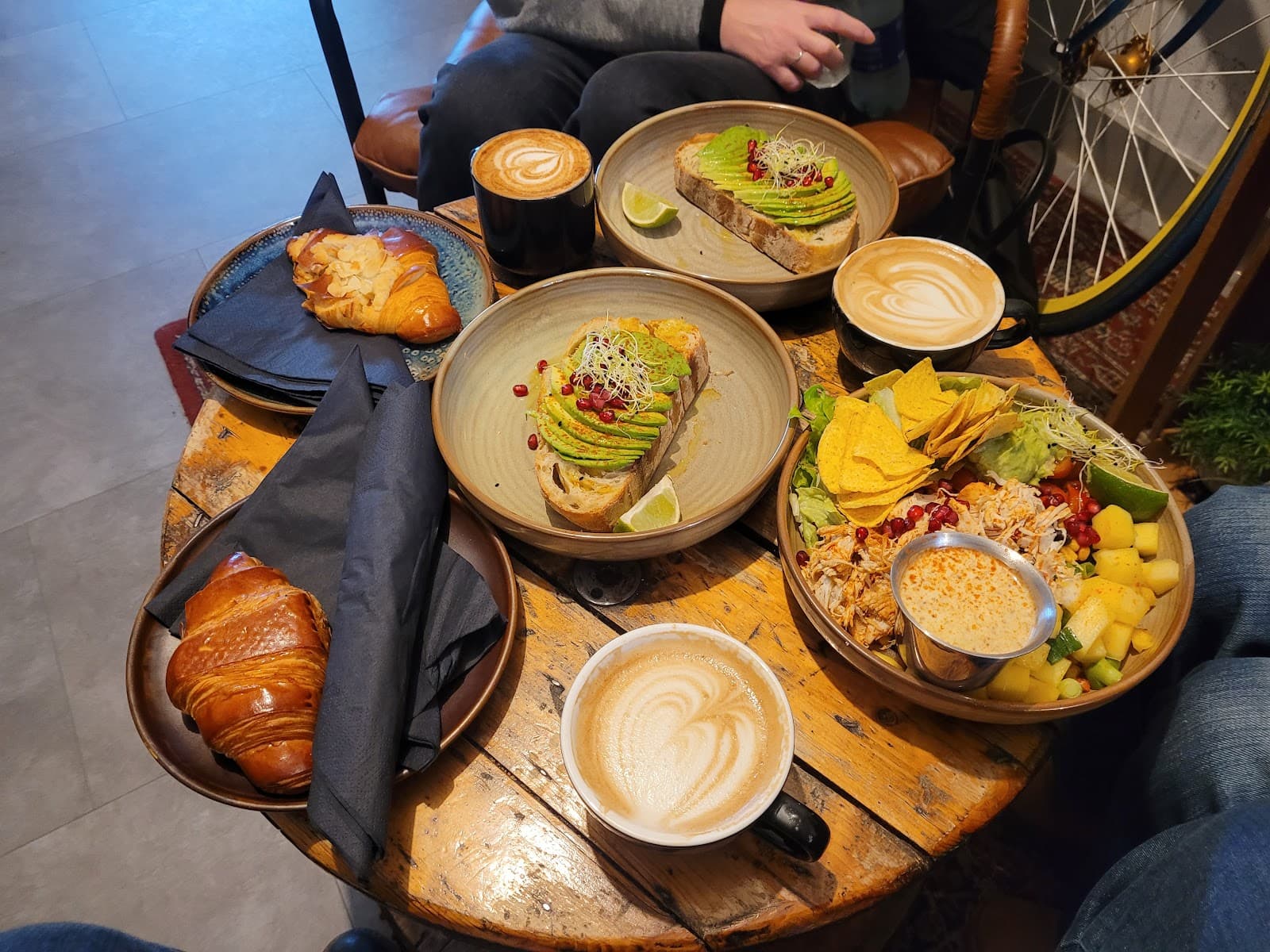 A cool spot for a healthy lunch? - 11