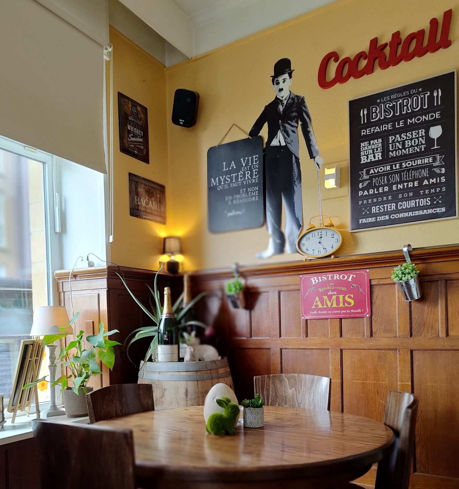 Nice restaurant and trendy bar - 7