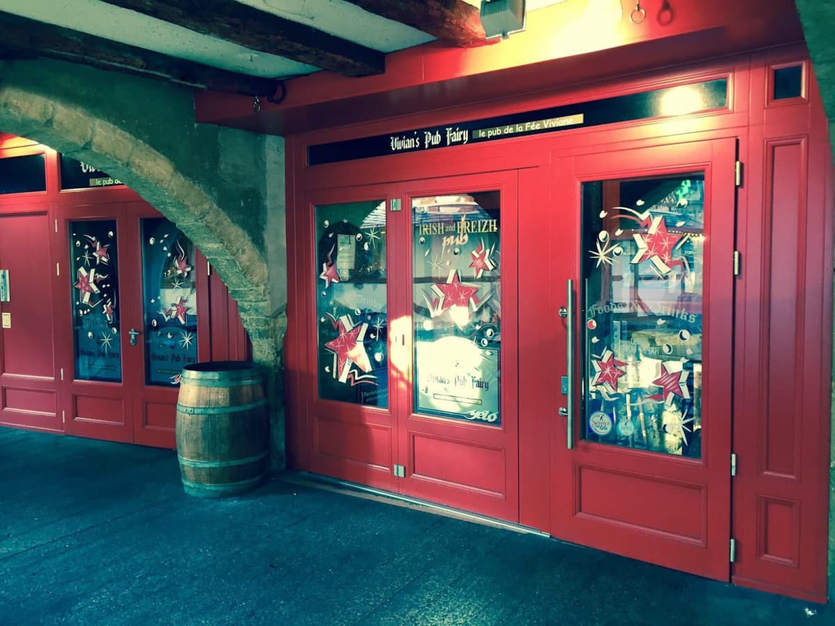 An authentic bar! - 2