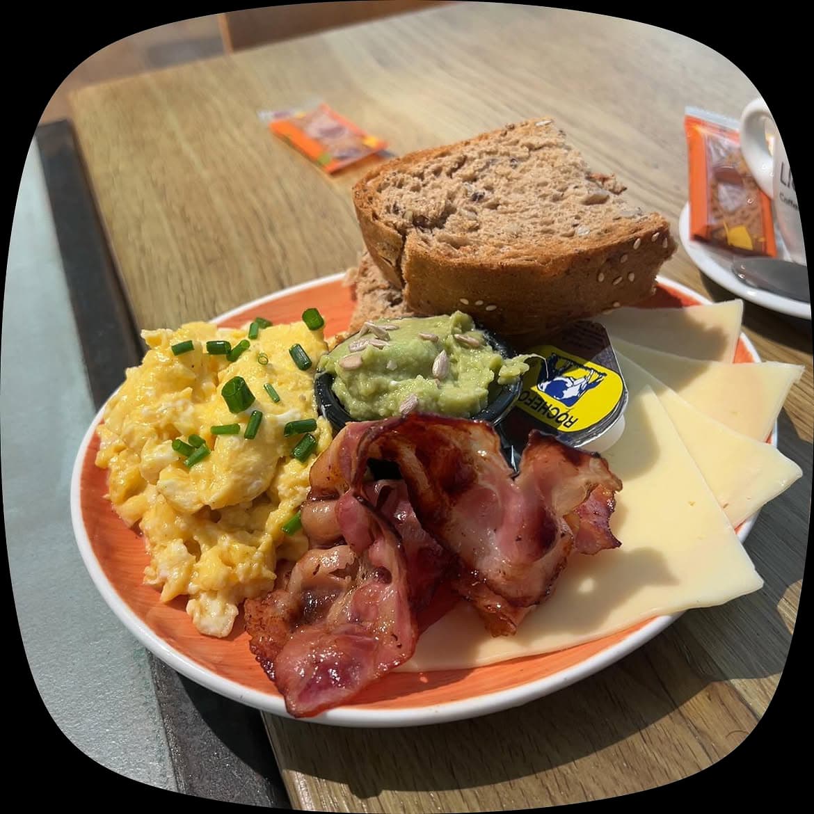 Lloyd Coffee Eatery: Trendy Coffee Shop in Luxembourg City - 6
