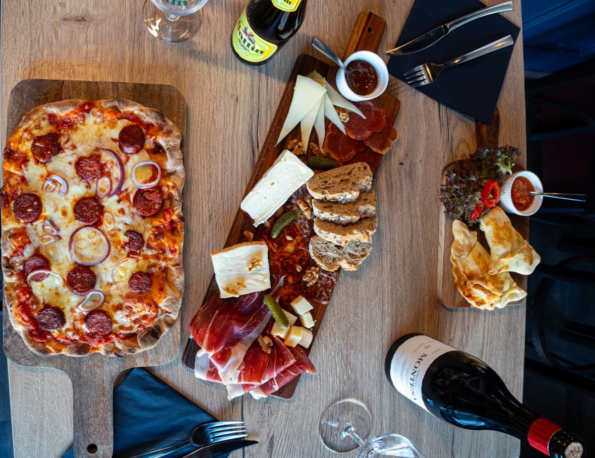 Wines, friends and yum yum - 6