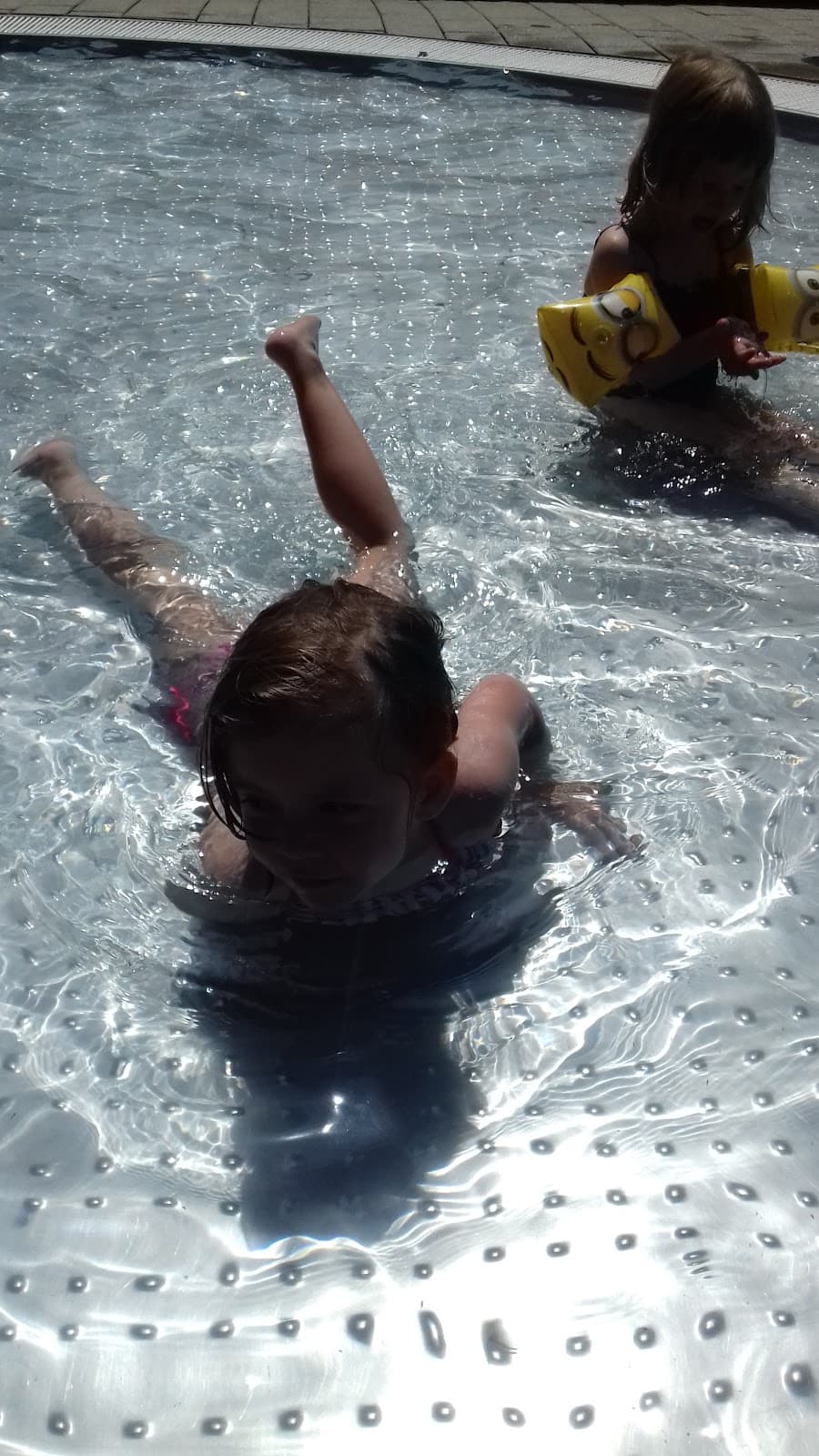 Outdoor swimming pool in Dudelange - 9