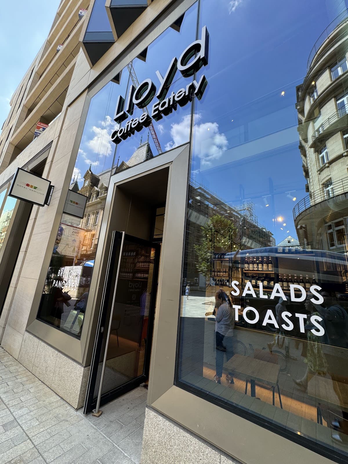 Lloyd Coffee Eatery: Trendy Coffee Shop in Luxembourg City - 2