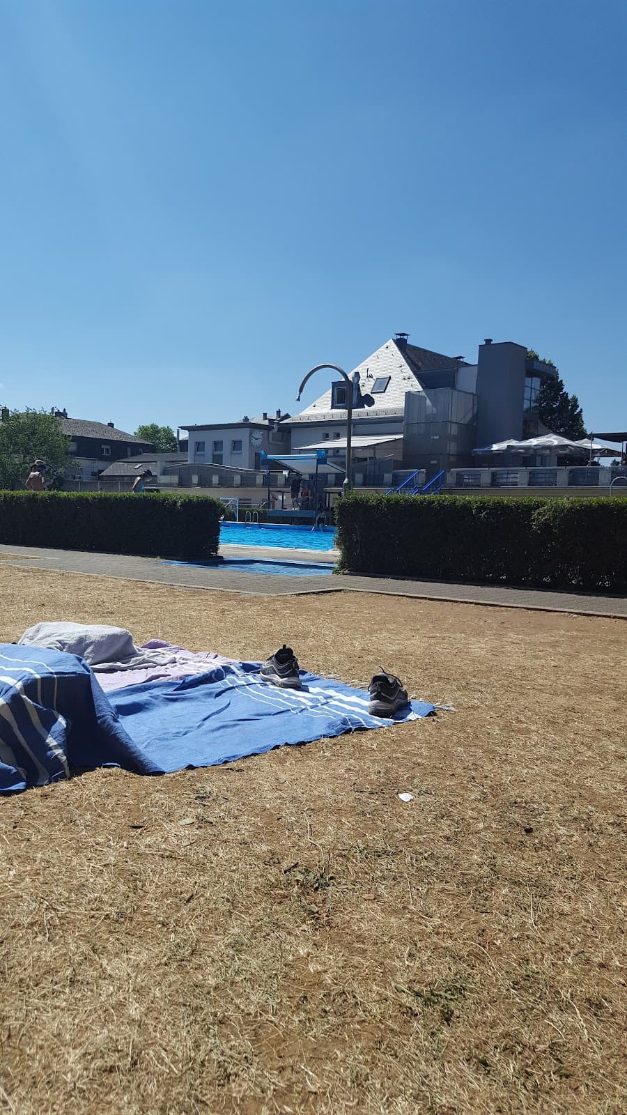 Outdoor swimming pool in Dudelange - 7