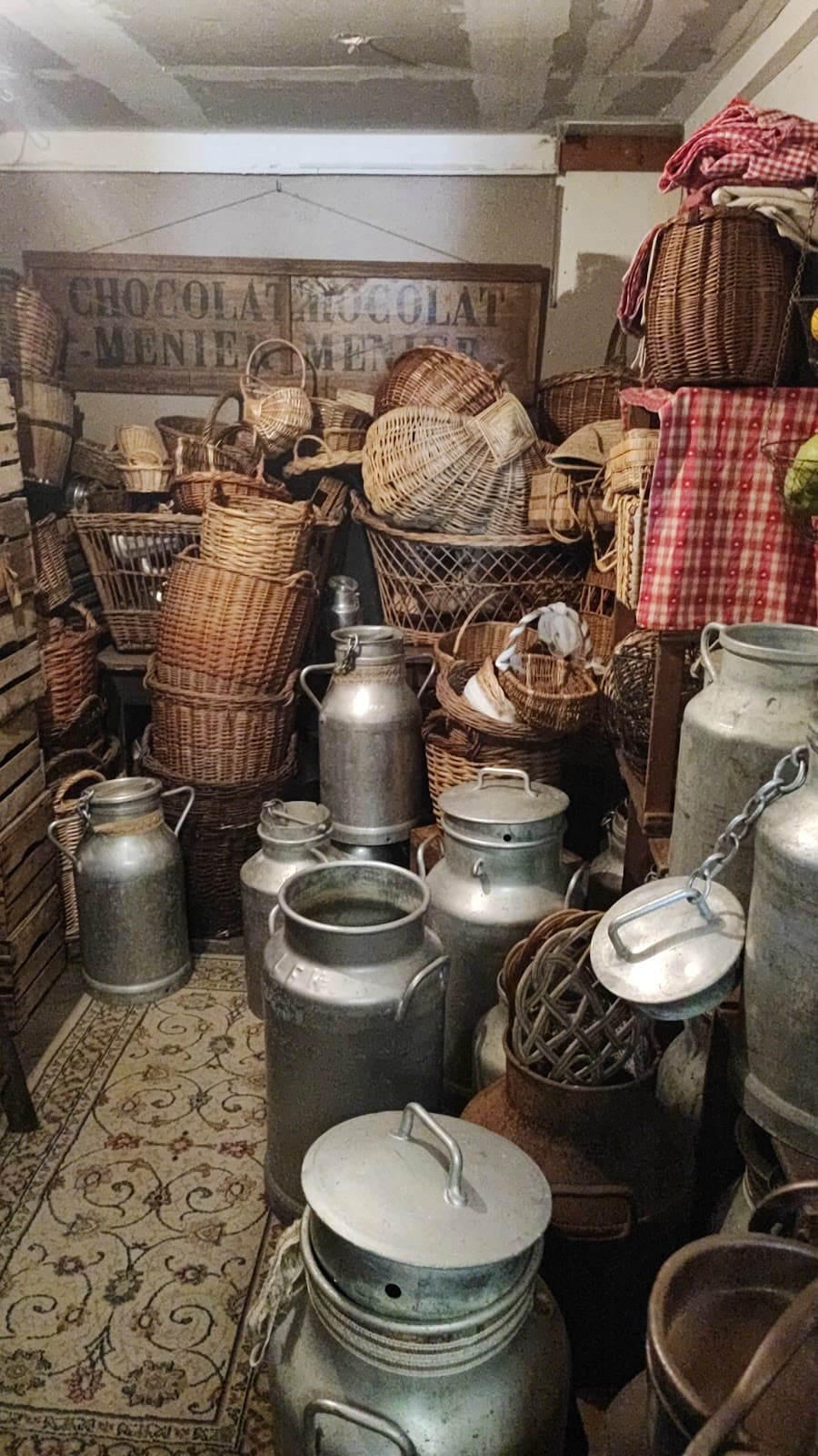Kevin La Brocante, vintage items and event decor - 10
