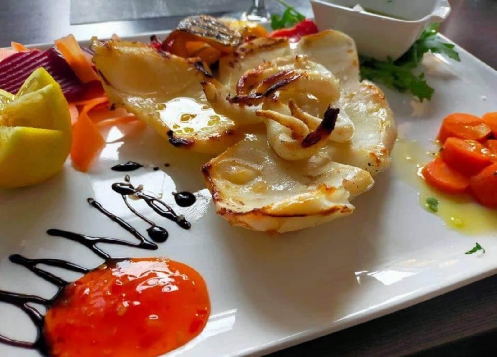 Nice restaurant and trendy bar - 8