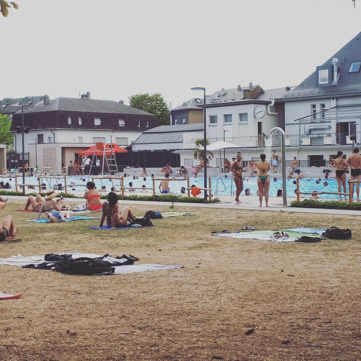 Outdoor swimming pool in Dudelange - 3