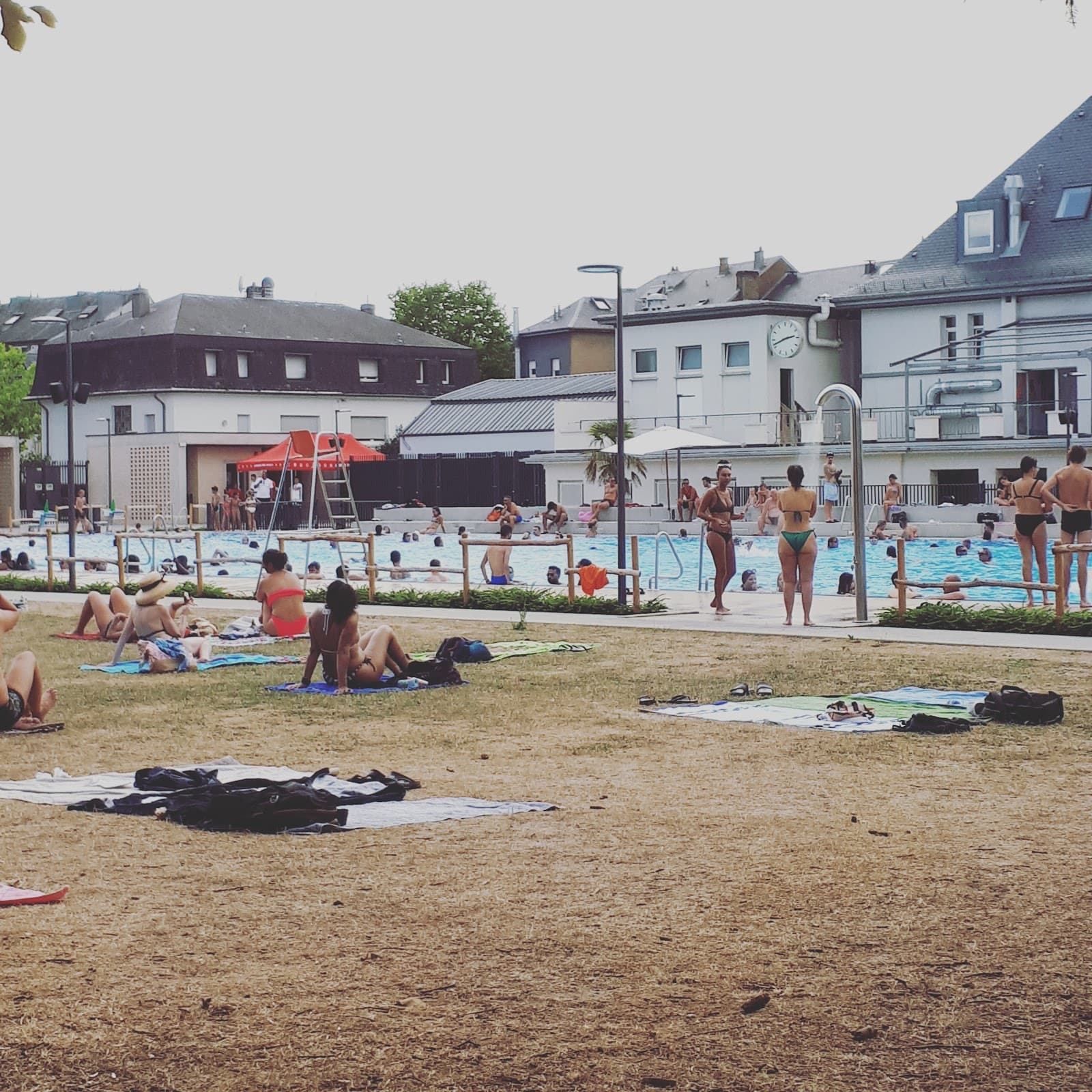 Outdoor swimming pool in Dudelange - 3