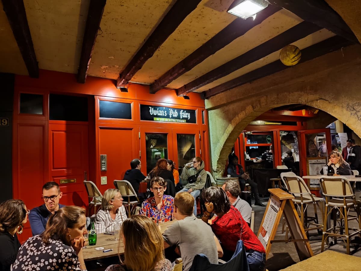 An authentic bar! - 7