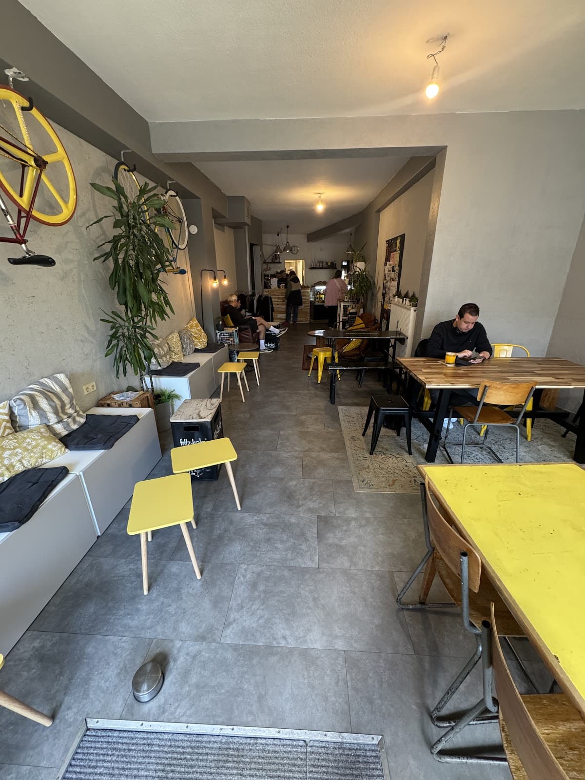 A cool spot for a healthy lunch? - 7