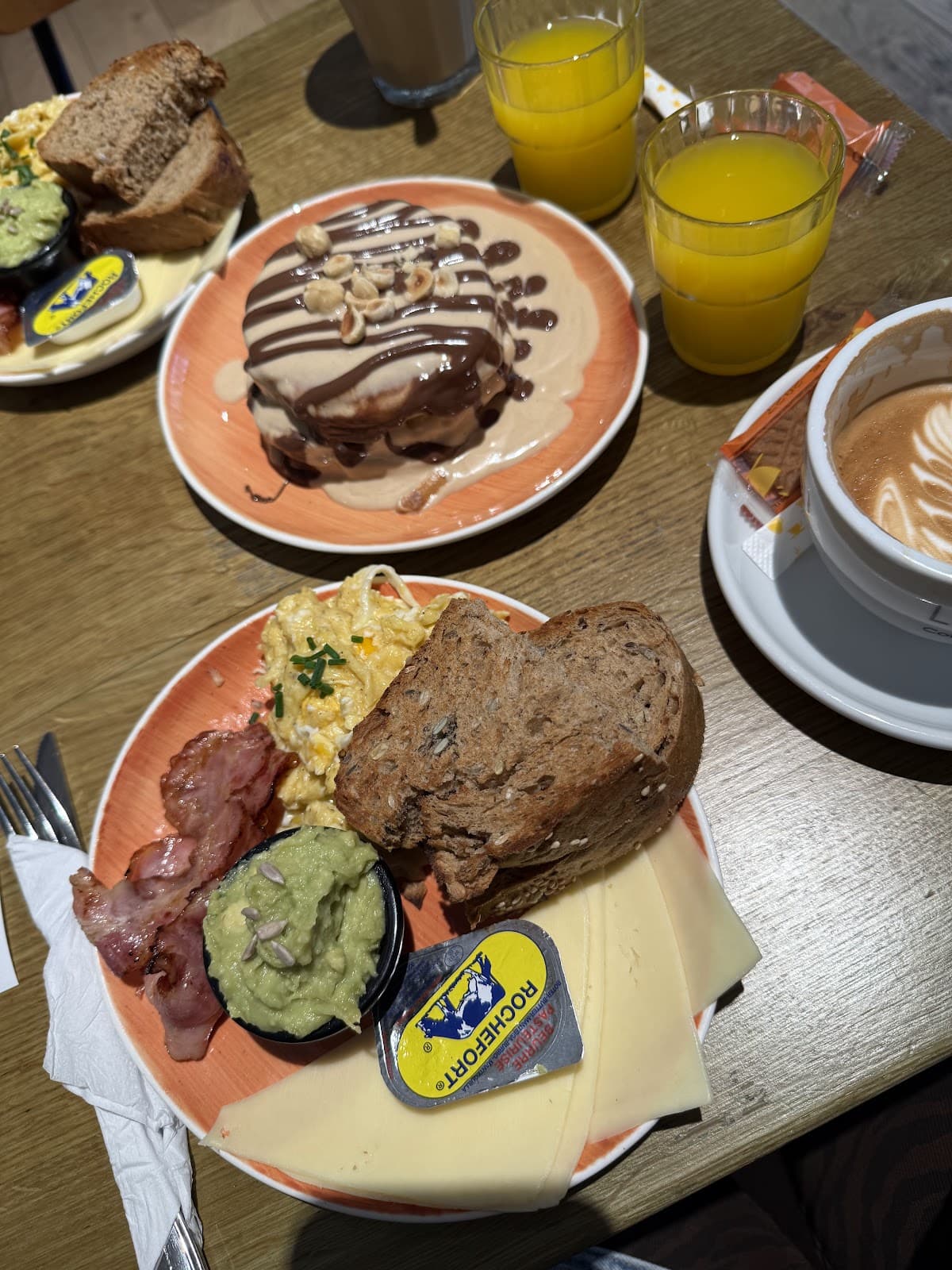 Lloyd Coffee Eatery: Trendy Coffee Shop in Luxembourg City - 4