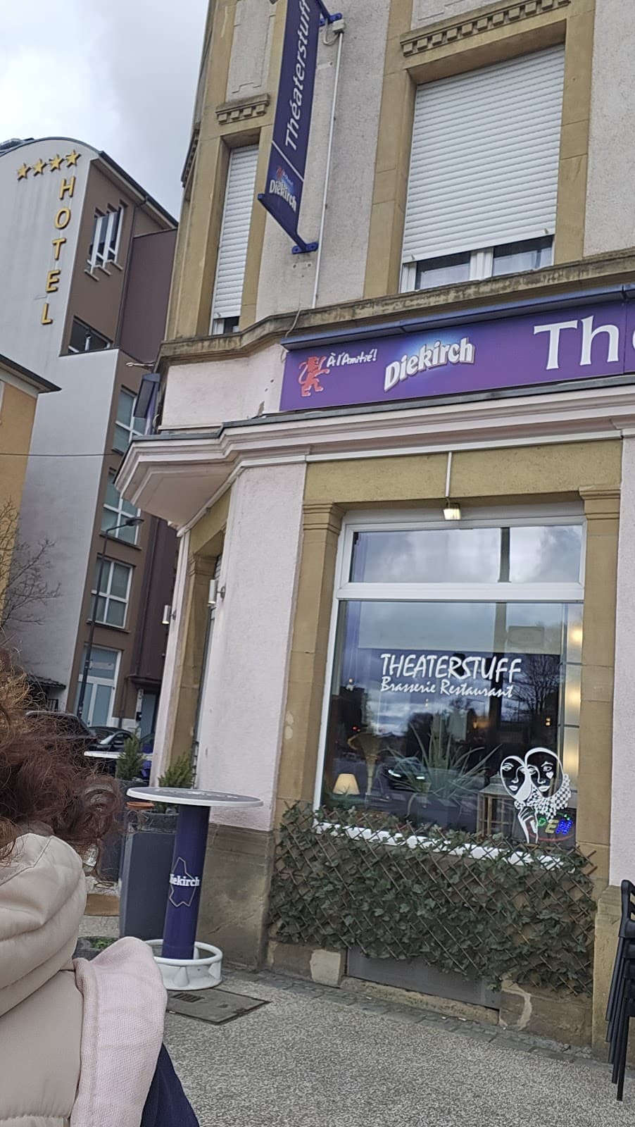 Nice restaurant and trendy bar - 5