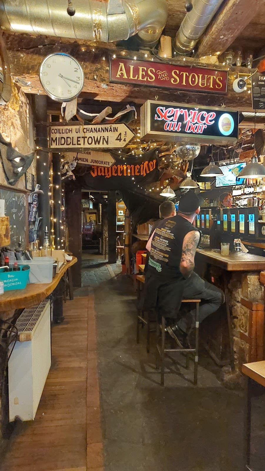 An authentic bar! - 10