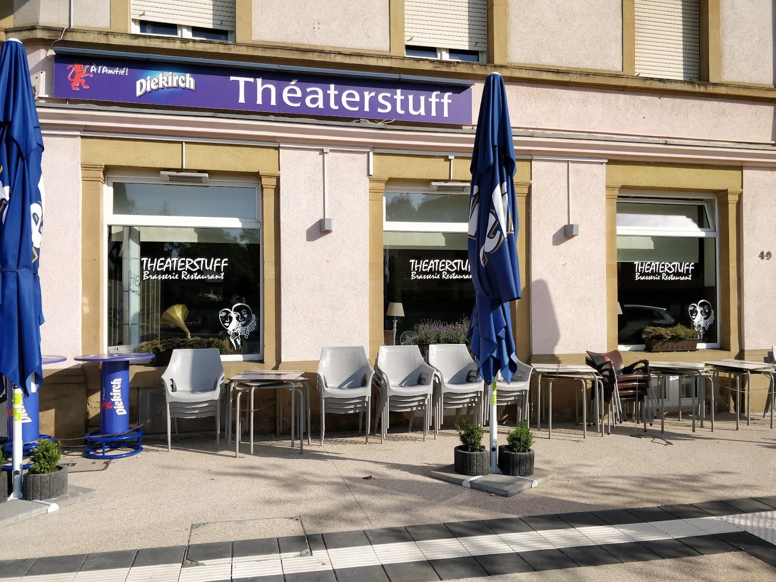 Nice restaurant and trendy bar - 2