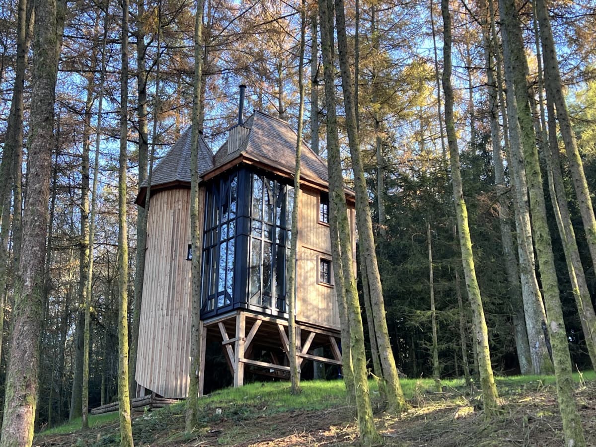 Sleeping in a super cozy cabin - 10