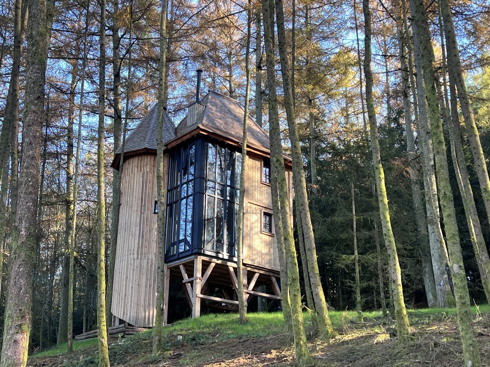 Sleeping in a super cozy cabin - 10