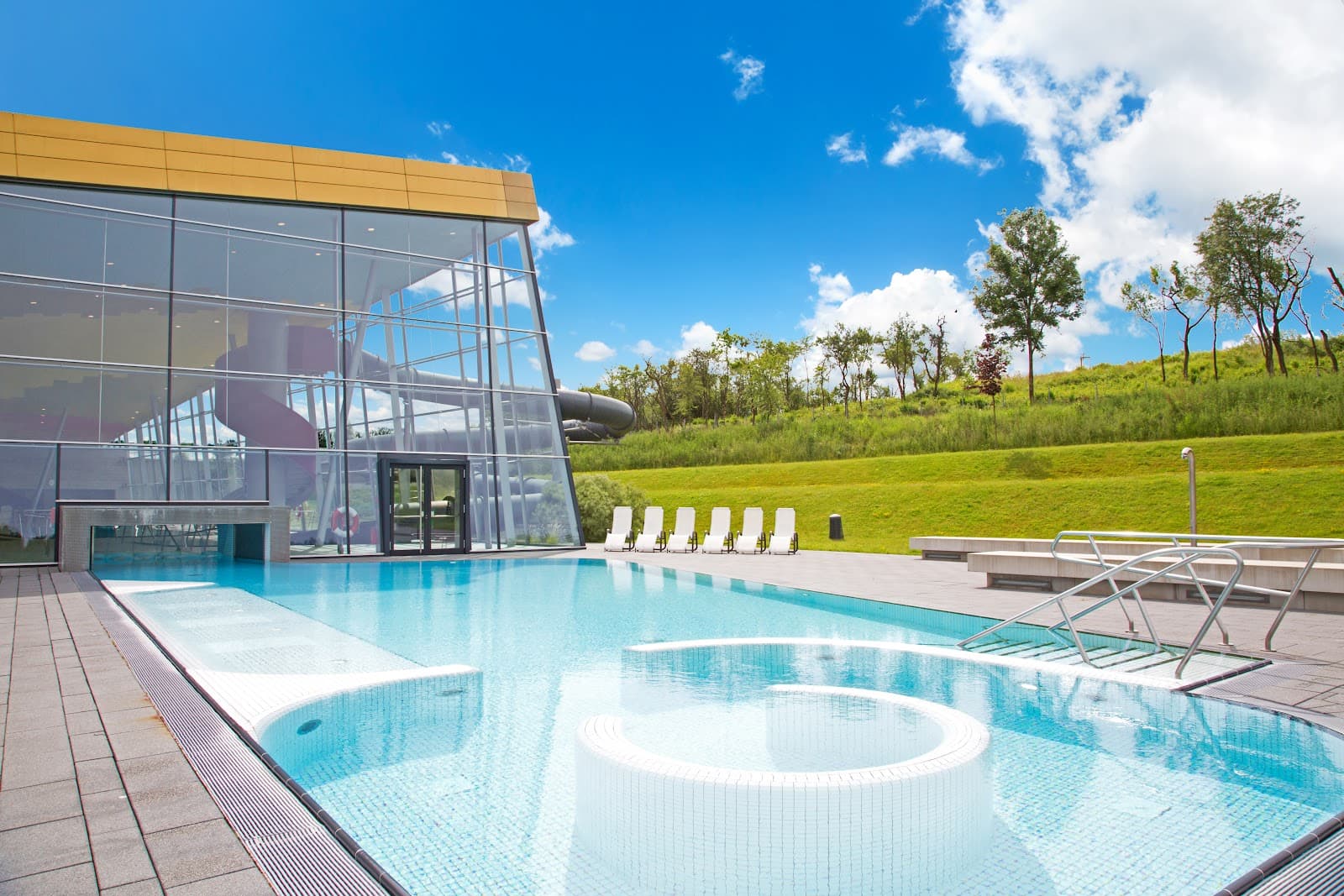 Syrdall is the Holy Grail: indoor and outdoor swimming pool - 8