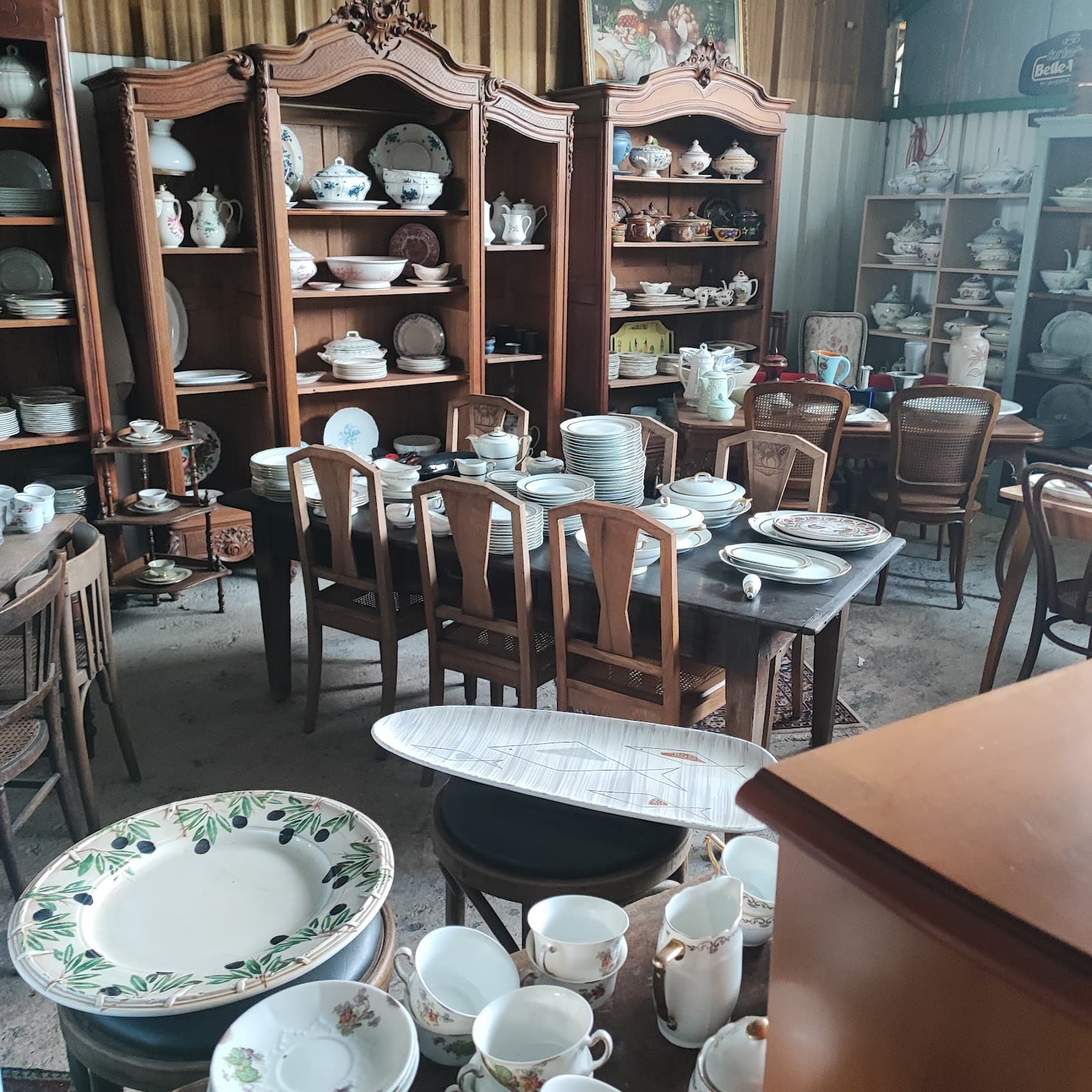Kevin La Brocante, vintage items and event decor - 4
