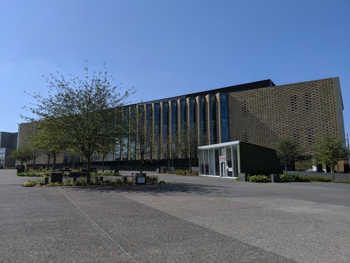 C'est quoi ce bâtiment atypique ? - 11