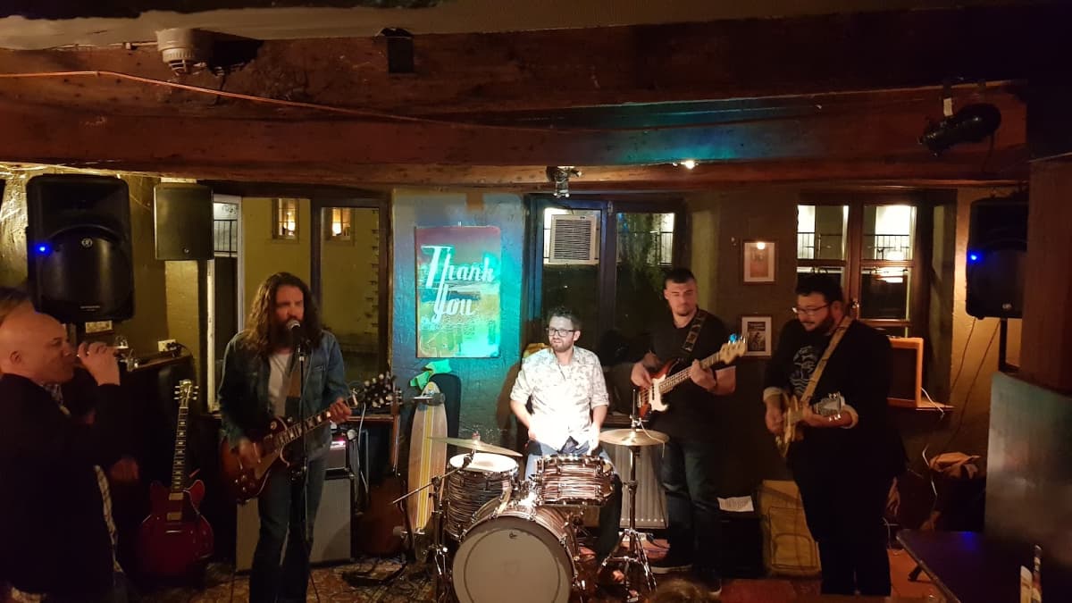Liquid Bar: Live Music in Grund - 9