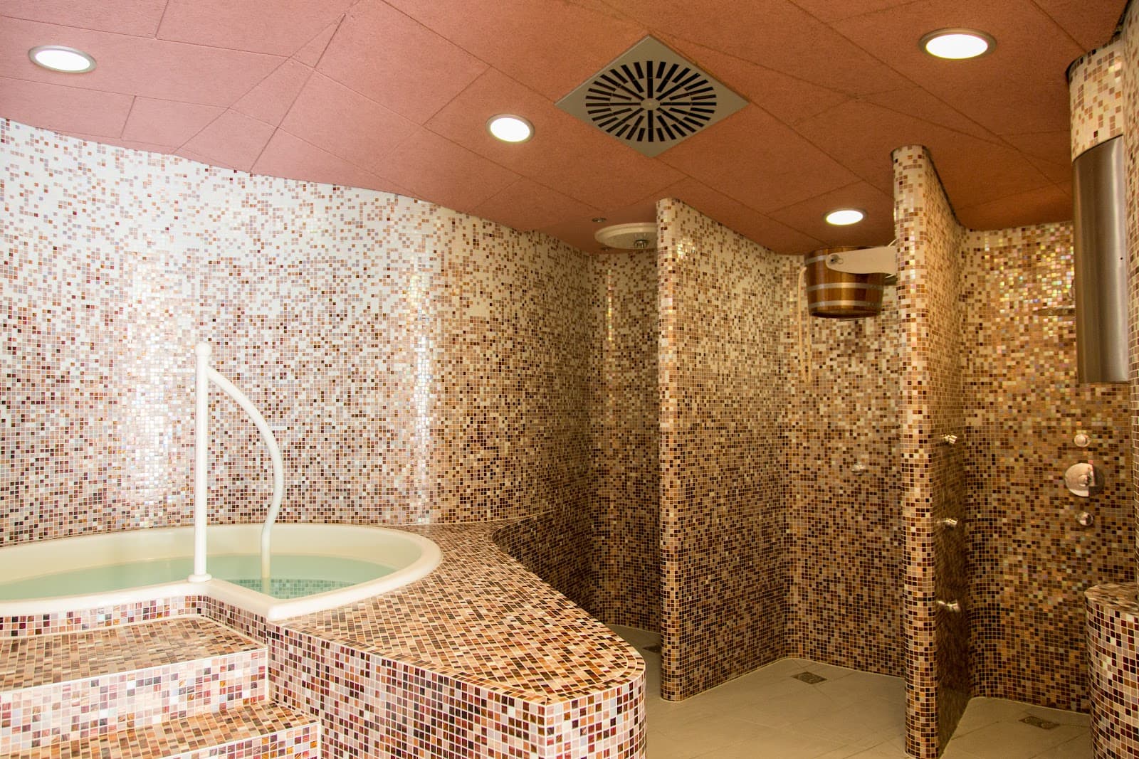 Syrdall is the Holy Grail: indoor and outdoor swimming pool - 9