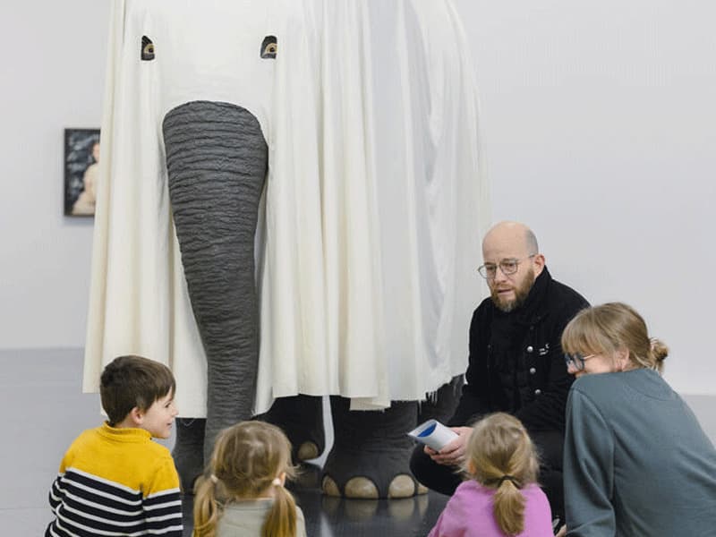 Family visit A comme artiste, B comme beau... D comme
