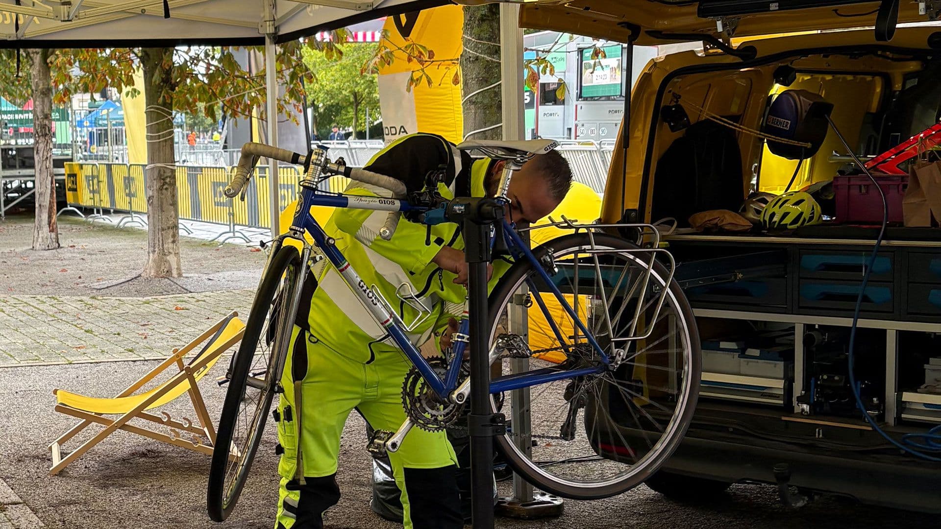 ACL Bike Check & Assistance Stand
