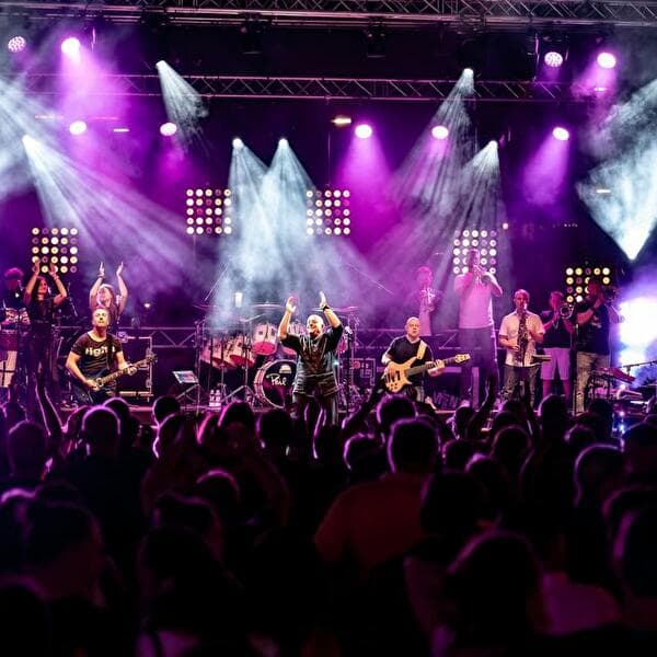 Phil It! - Phil Collins & Genesis Tribute