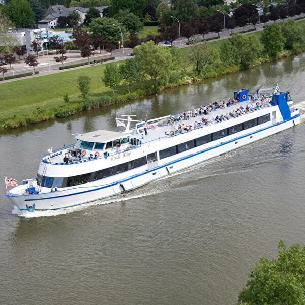 SundayVibes – Rave the Boat