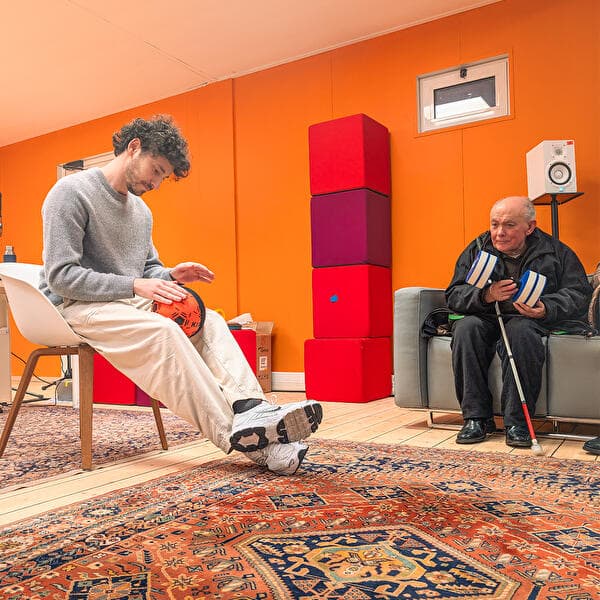 Immersive workshop - interactive musical device Aura