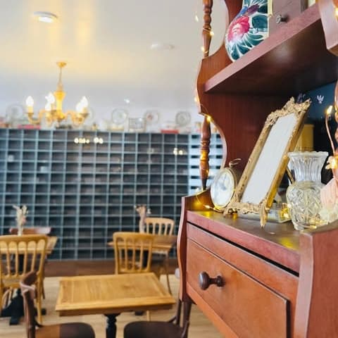 A café for lovers of words and paper