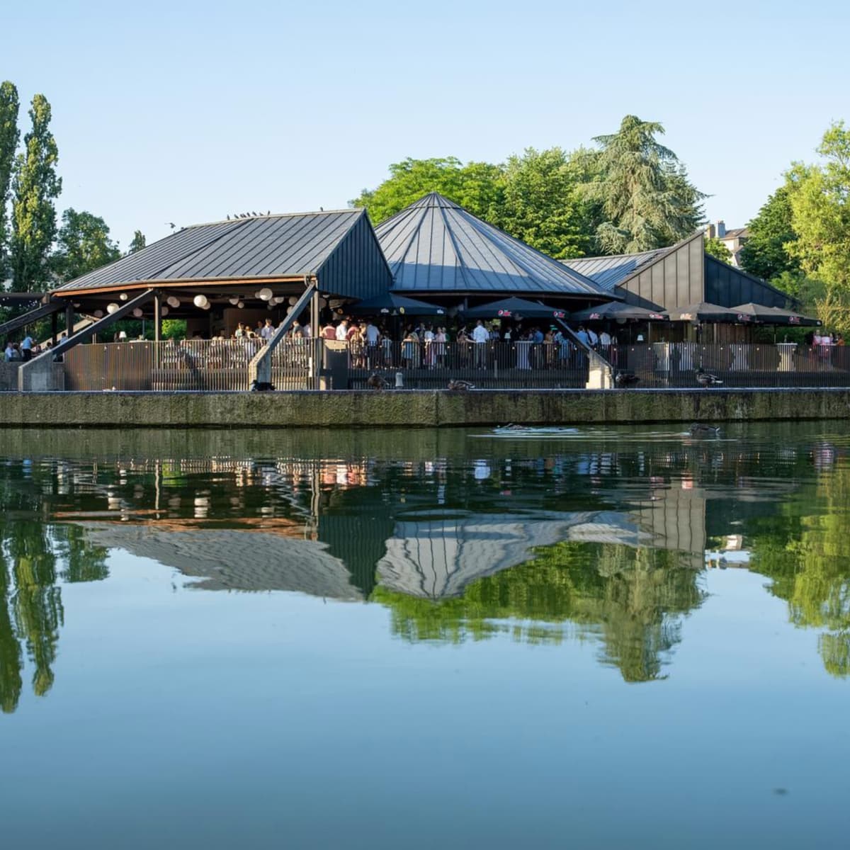 Le Pavillon, restaurant by the water in the Parc de Merl - 1