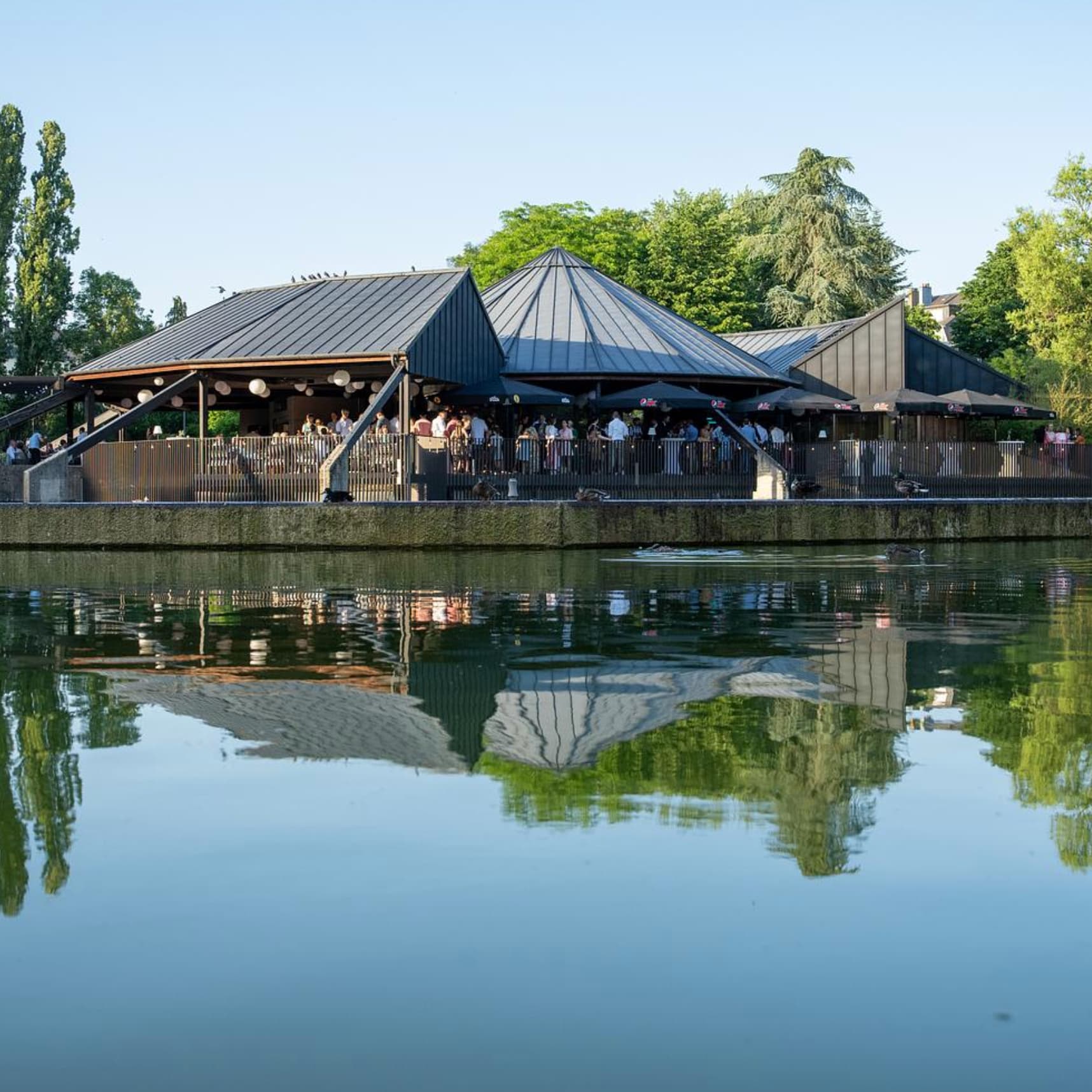 Le Pavillon, restaurant by the water in the Parc de Merl