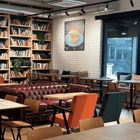 Lloyd Coffee Eatery: Trendy Coffee Shop in Luxembourg City - 1