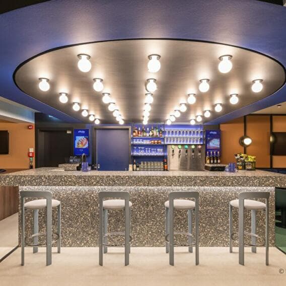 Offside Bar: Sport, design and conviviality at Casino 2000 - 1
