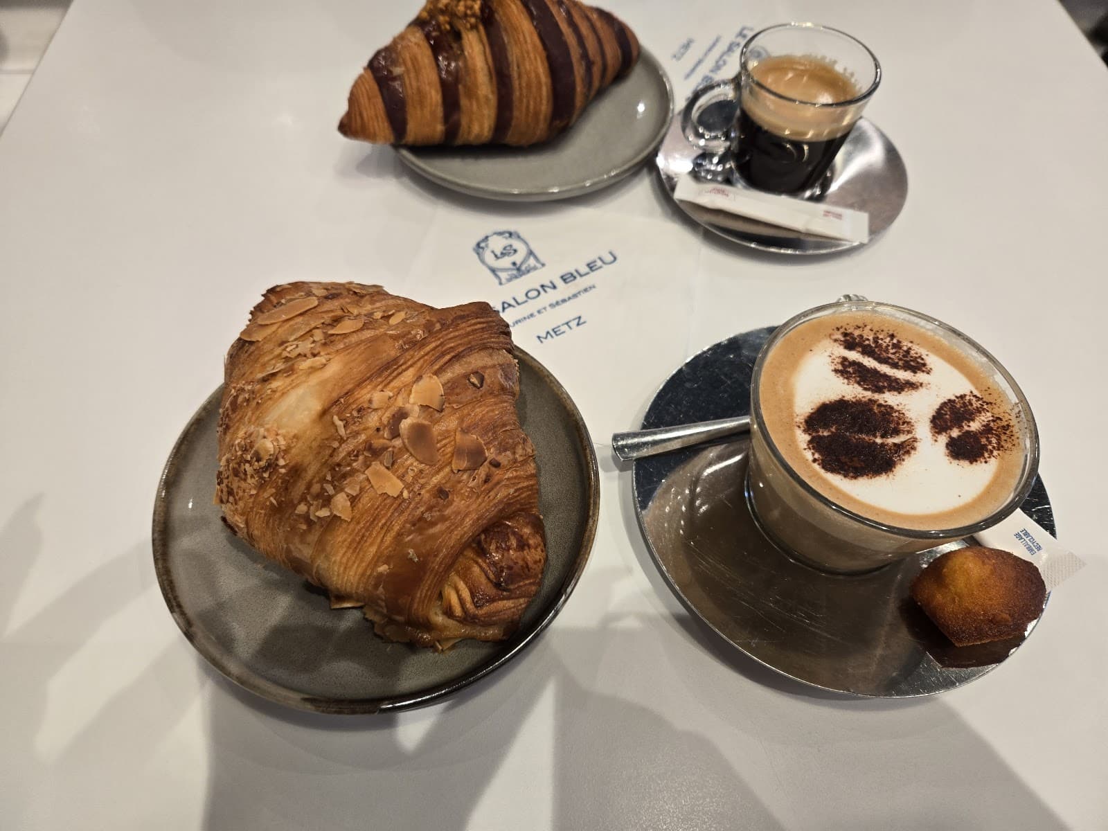 Café & Croissant - 9
