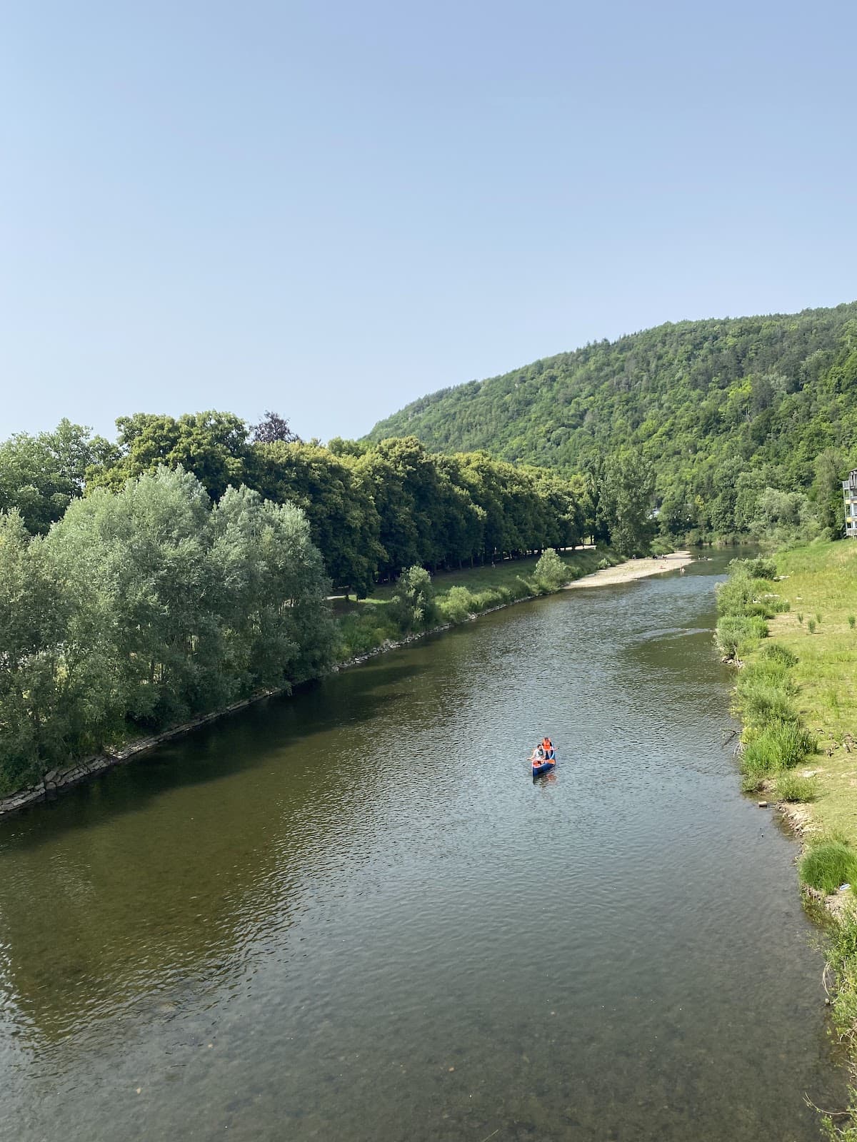 The outdoor swimming pool in the heart of the Echternacherbrück campsite - 11