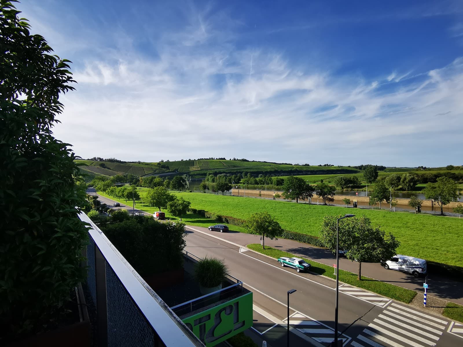Hôtel-Restaurant de l'Écluse: view over the vineyards and the Moselle - 10