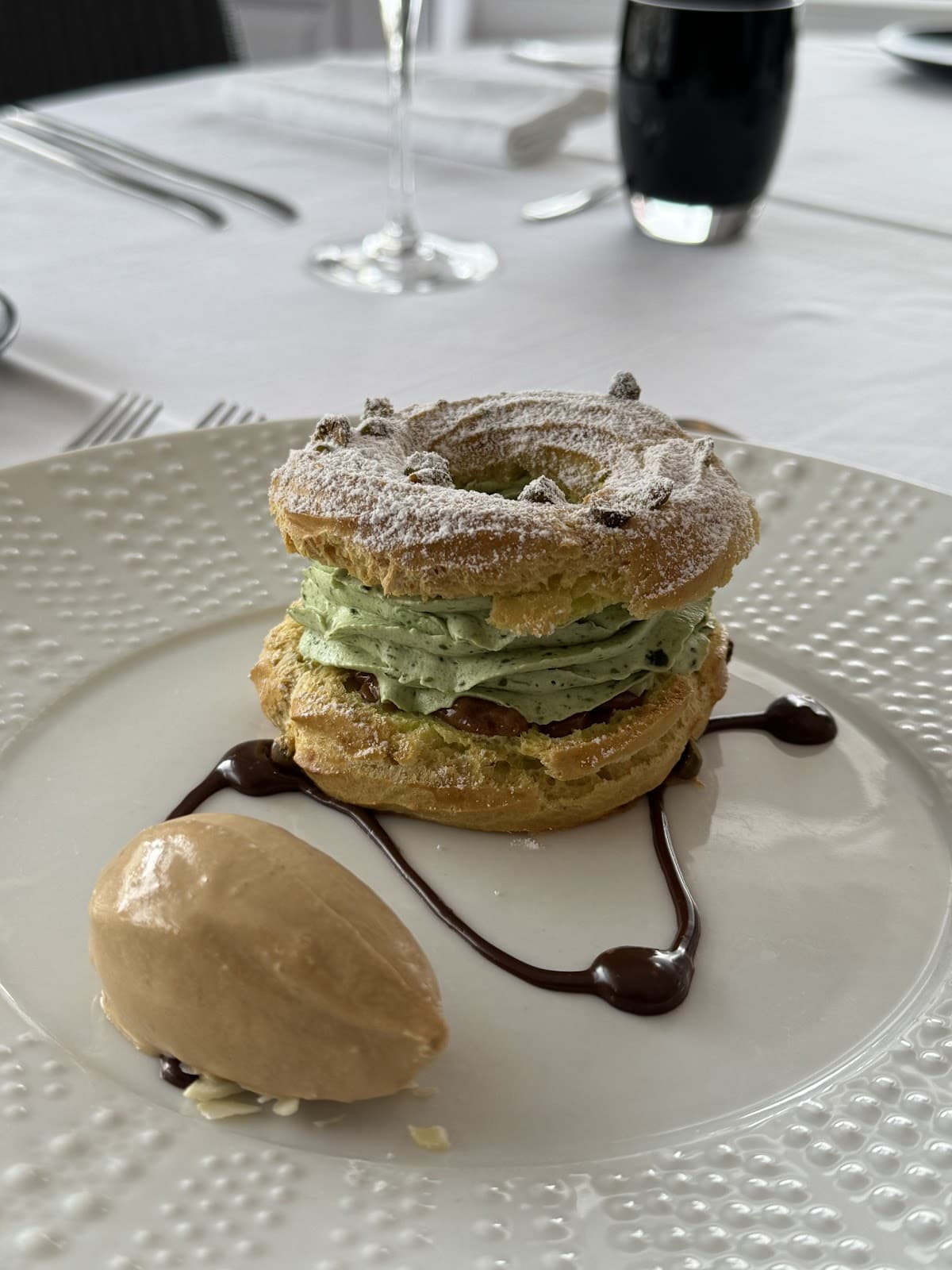 At table Gavroche! - 9