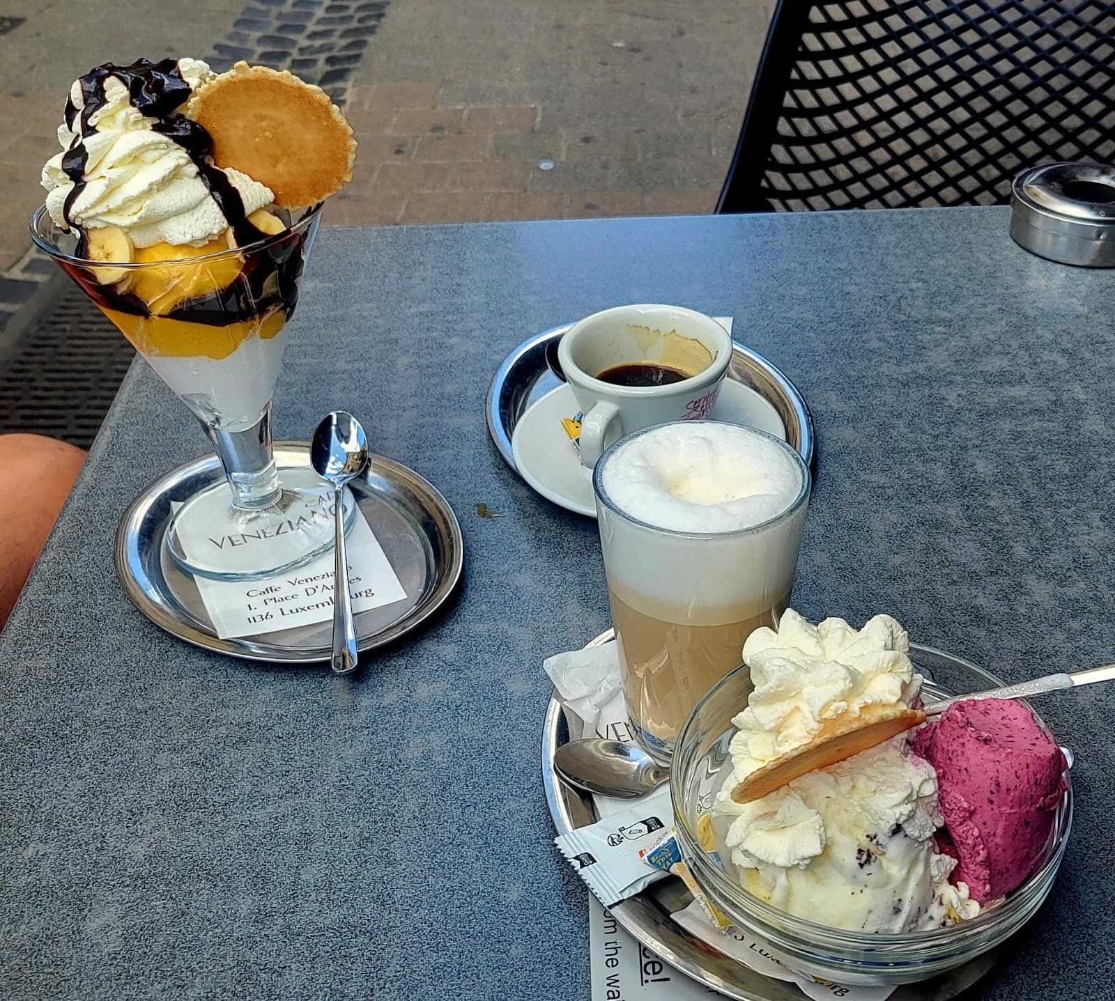 Une glace sur la place! 1,2,3,4 boules! - 5