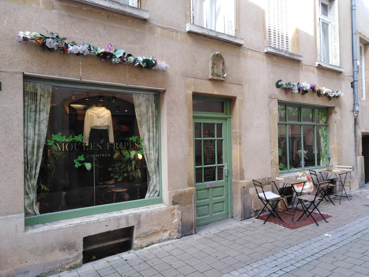 A cutie vintage shop ! - 2