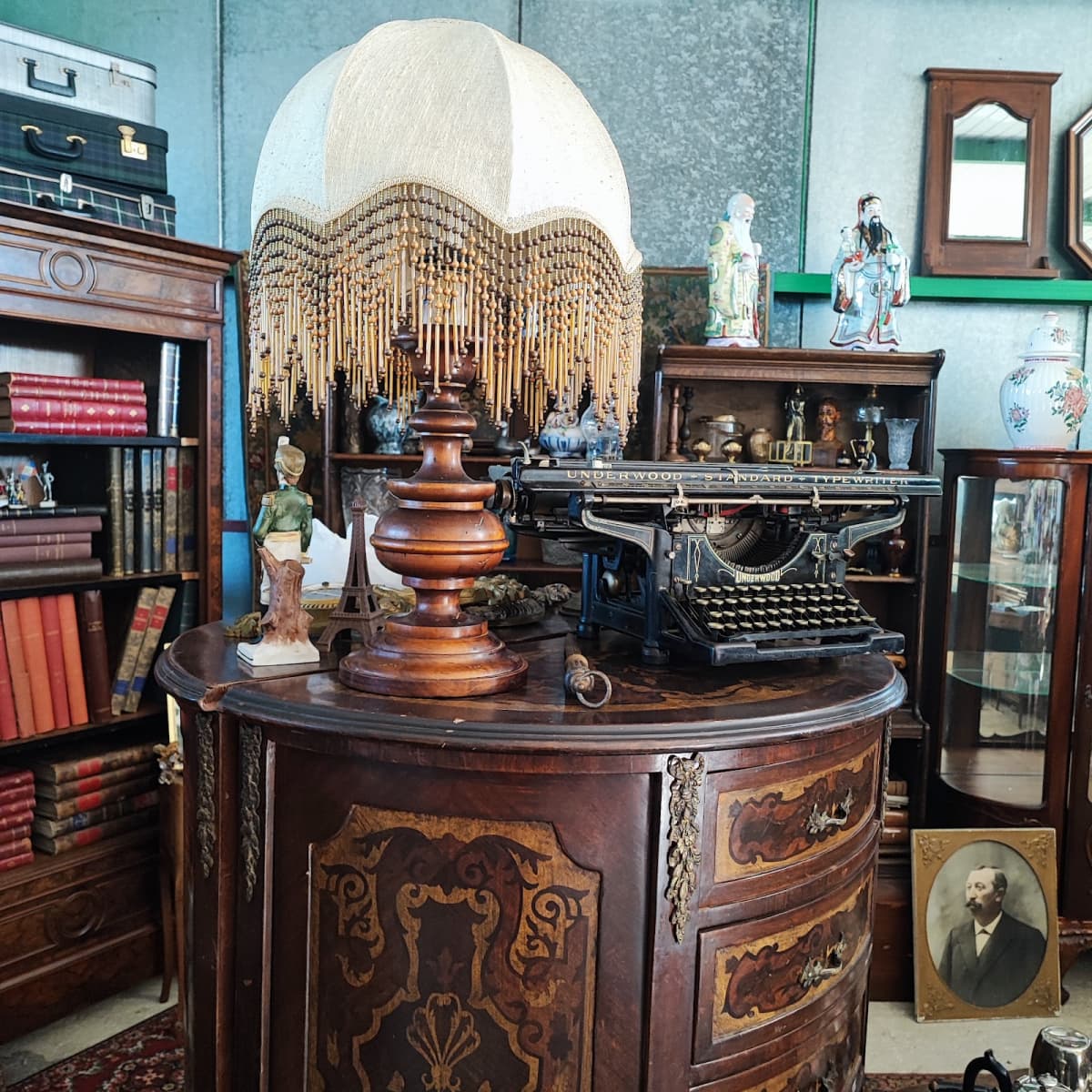 Kevin La Brocante, vintage items and event decor - 9