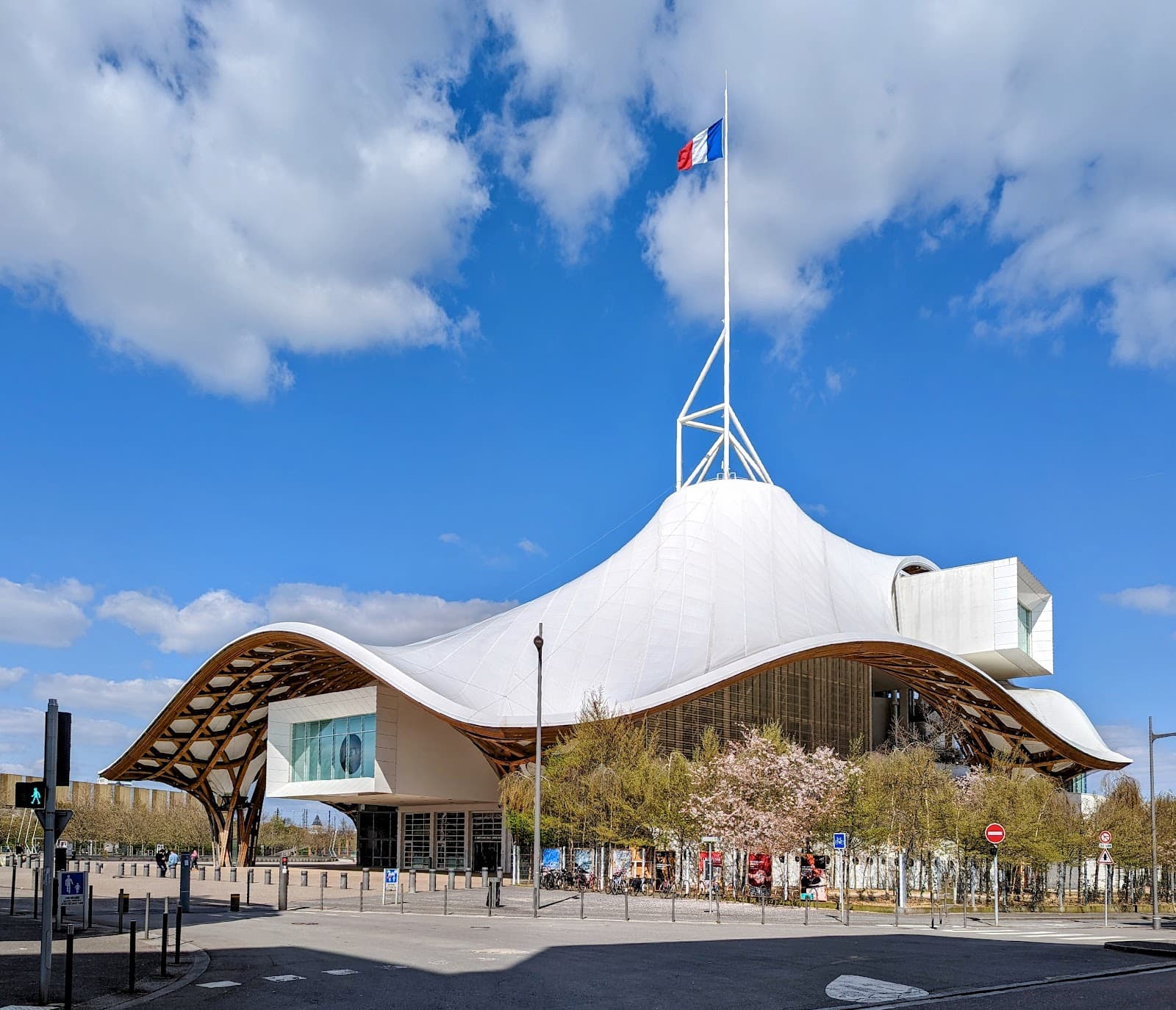 C'est quoi ce bâtiment atypique ? - 3