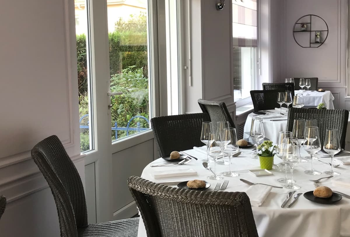 At table Gavroche! - 10